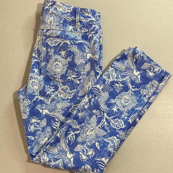J. McLaughlin Size 0, blue and white floral print Jeans - Picture 3 of 12